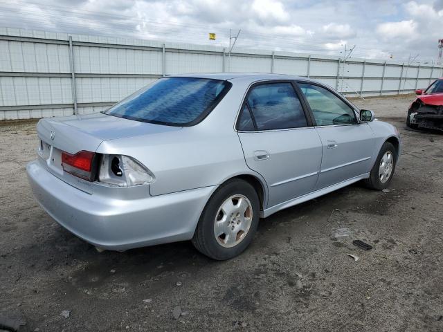 1HGCG16552A021104 - 2002 HONDA ACCORD EX SILVER photo 3