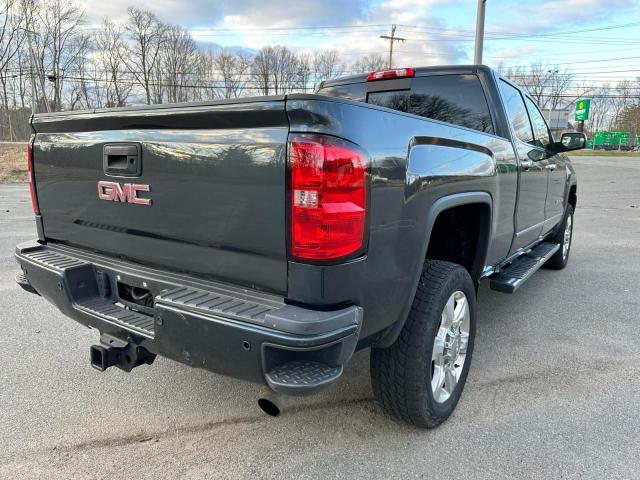 1GT12UEG7HF197267 - 2017 GMC SIERRA K2500 DENALI CHARCOAL photo 4