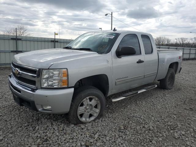 1GCRKSE35BZ335768 - 2011 CHEVROLET SILVERADO K1500 LT SILVER photo 1