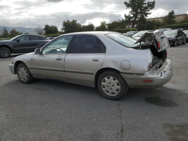 1HGCD5636VA125412 - 1997 HONDA ACCORD LX TAN photo 2