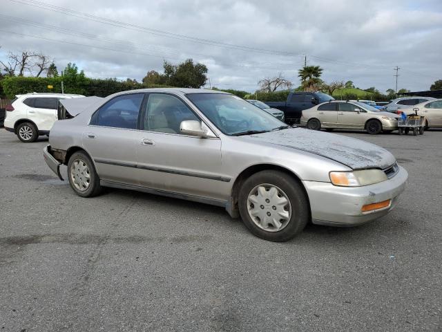 1HGCD5636VA125412 - 1997 HONDA ACCORD LX TAN photo 4