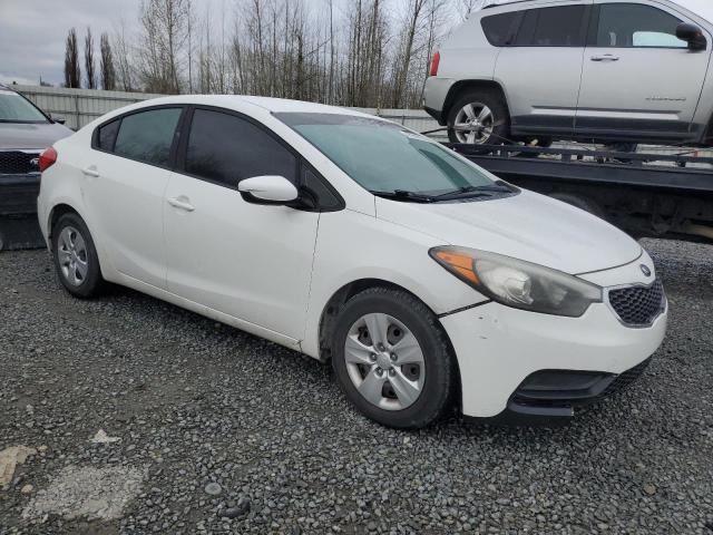 KNAFK4A69G5587596 - 2016 KIA FORTE LX WHITE photo 4