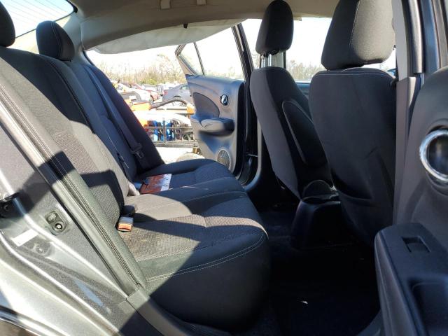 3N1CN7AP0JL827135 - 2018 NISSAN VERSA S 灰色 照片 10