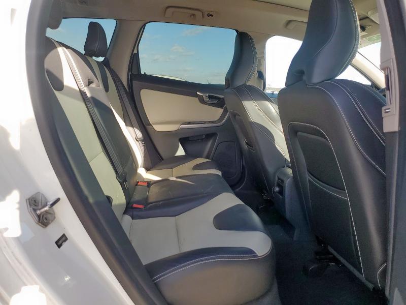 YV440MDR7H2130033 - 2017 VOLVO XC60 T5 DYNAMIC თეთრი ფოტო 10