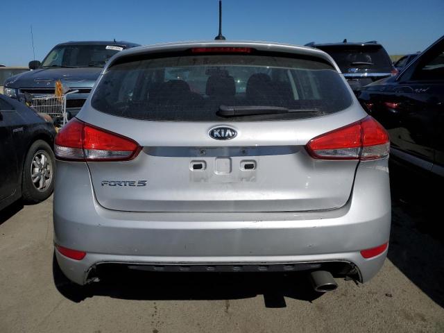 KNAFK5A82H5688925 - 2017 KIA FORTE LX SILVER photo 6