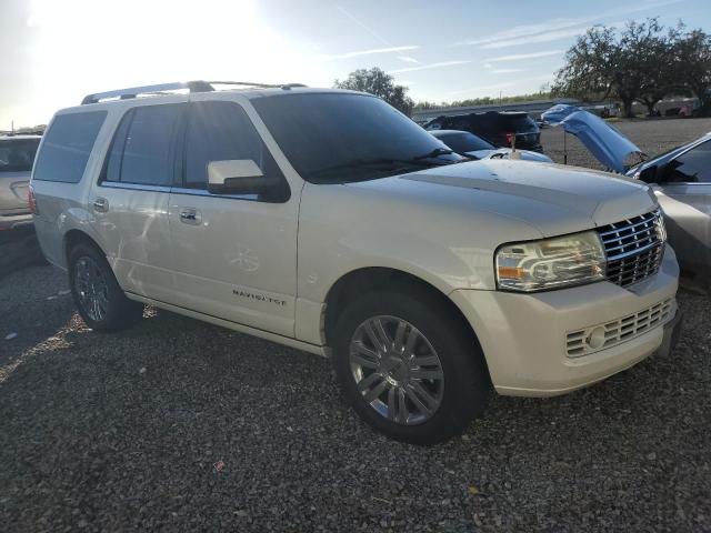 5LMFU27588LJ00944 - 2008 LINCOLN NAVIGATOR WHITE photo 4