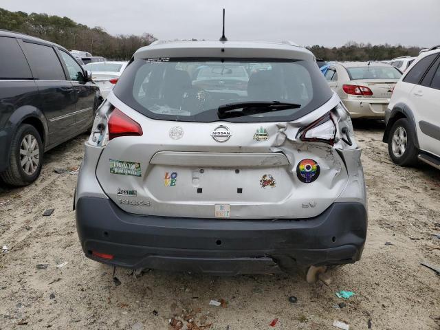 3N1CP5CU7JL531028 - 2018 NISSAN KICKS S SILVER photo 6