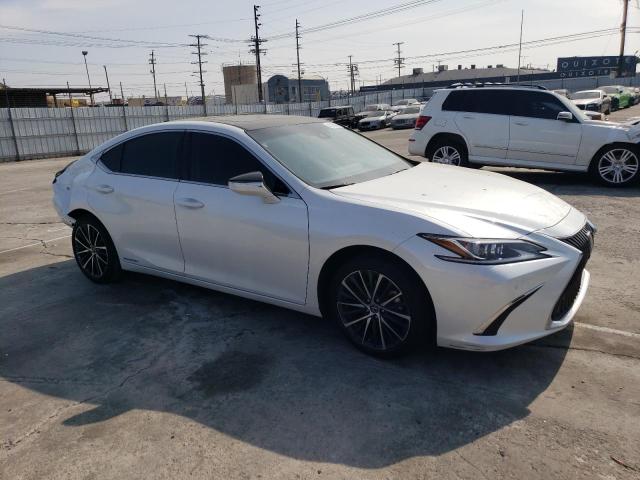 58ADA1C1XMU012992 - 2021 LEXUS ES 300H WHITE photo 4