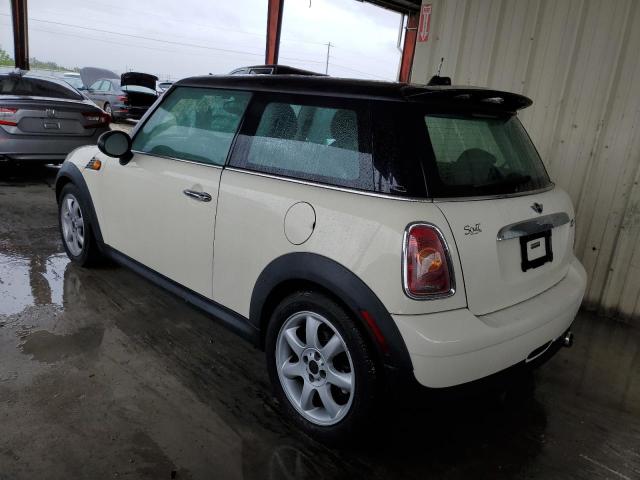 WMWMF3C51ATZ23061 - 2010 MINI COOPER WHITE photo 2