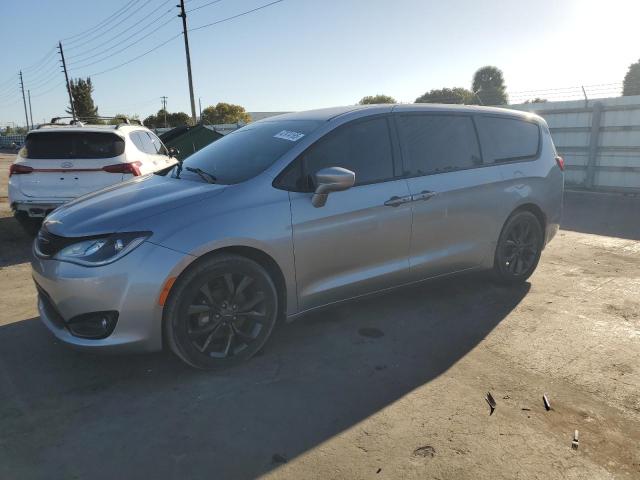 2C4RC1FG6JR228150 - 2018 CHRYSLER PACIFICA TOURING PLUS Gümüş foto 1