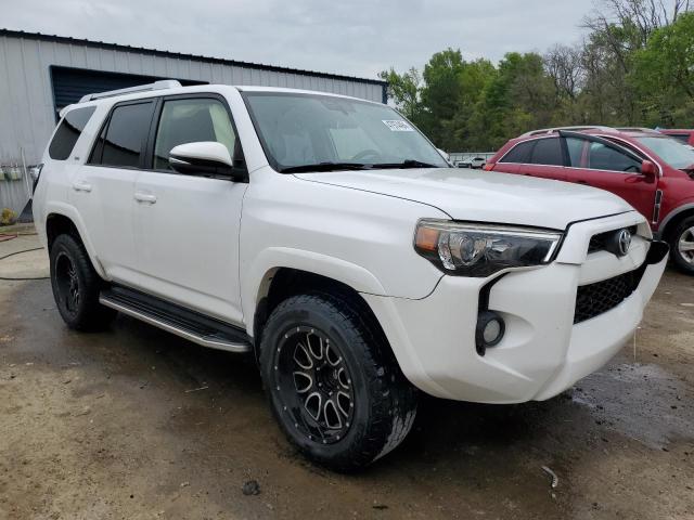 JTEZU5JR6F5094821 - 2015 TOYOTA 4RUNNER SR5 WHITE photo 4