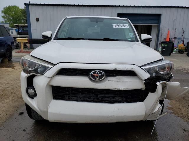 JTEZU5JR6F5094821 - 2015 TOYOTA 4RUNNER SR5 WHITE photo 5