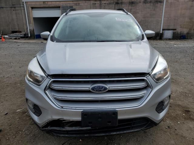 1FMCU9GD4JUB43912 - 2018 FORD ESCAPE SE SILVER photo 5