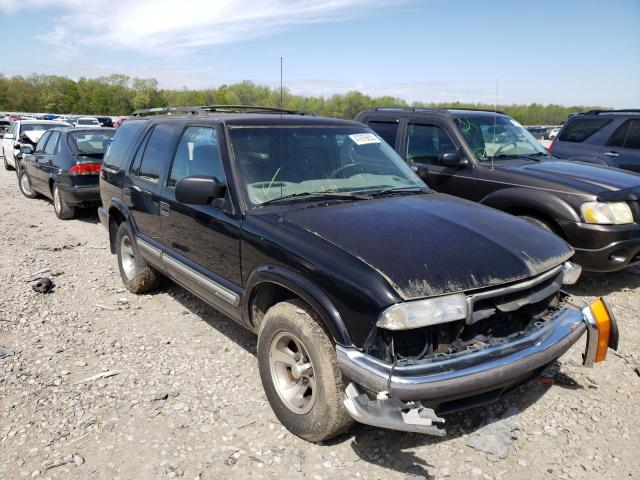 1GNCS13W9Y2286385 - 2000 CHEVROLET BLAZER BLACK photo 4