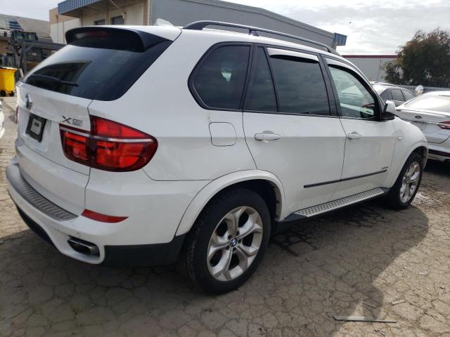 5UXZV8C51CL422732 - 2012 BMW X5 XDRIVE50I WHITE photo 3