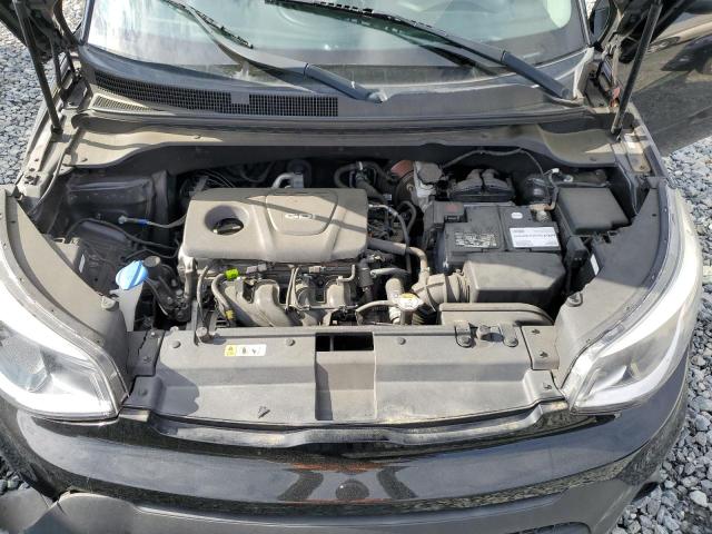 KNDJN2A27J7504698 - 2018 KIA SOUL BLACK photo 11