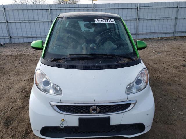 WMEEJ9AA2EK732156 - 2014 SMART FORTWO TWO TONE photo 5