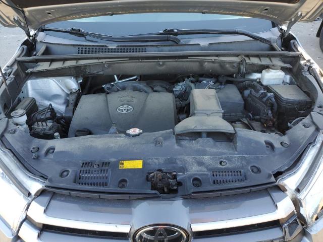 5TDJZRFH9KS962003 - 2019 TOYOTA HIGHLANDER SE SILVER photo 11