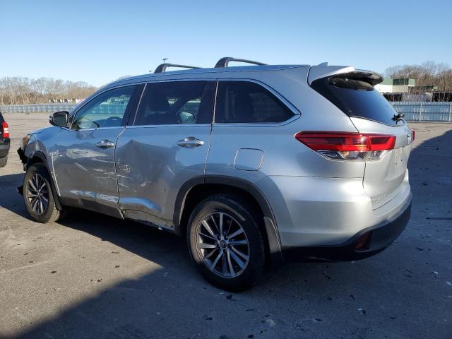 5TDJZRFH9KS962003 - 2019 TOYOTA HIGHLANDER SE SILVER photo 2