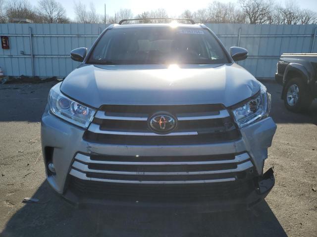 5TDJZRFH9KS962003 - 2019 TOYOTA HIGHLANDER SE SILVER photo 5