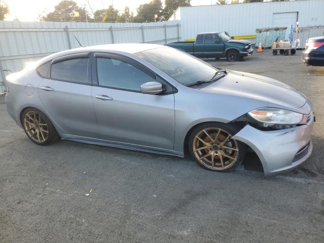 1C3CDFAA0GD565545 - 2016 DODGE DART SE Silber Foto 4