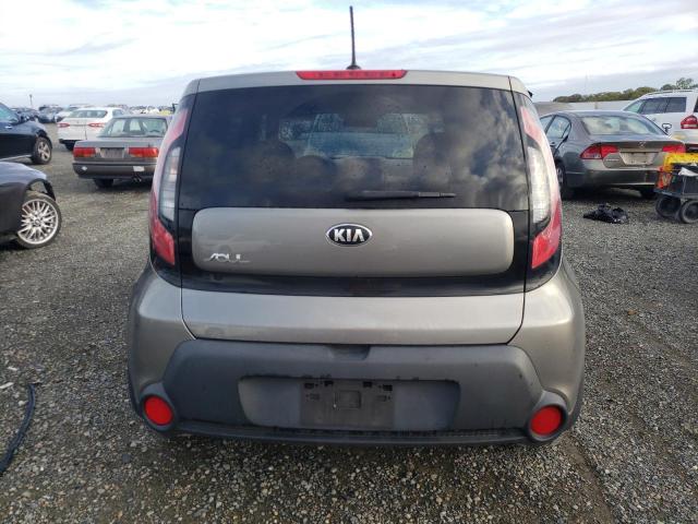 KNDJN2A25F7211163 - 2015 KIA SOUL GRAY photo 6