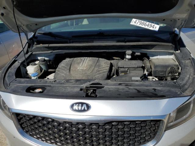 KNDMB5C11H6268688 - 2017 KIA SEDONA LX SILVER photo 11