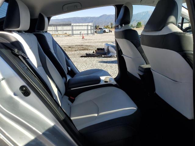 JTDKARFP0H3011024 - 2017 TOYOTA PRIUS PRIM ვერცხლისფერი ფოტო 10