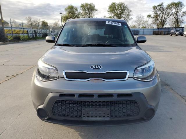 KNDJN2A29G7318136 - 2016 KIA SOUL GRAY photo 5