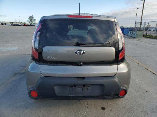 KNDJN2A29G7318136 - 2016 KIA SOUL GRAY photo 6