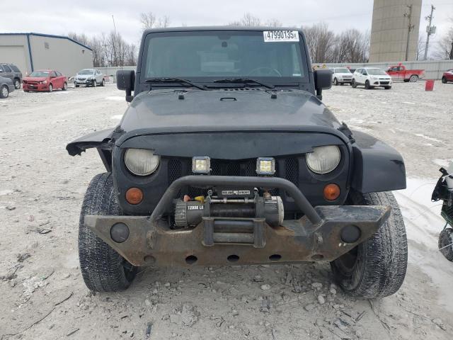 1J4BA5H13AL210747 - 2010 JEEP WRANGLER U SAHARA Qara foto 5