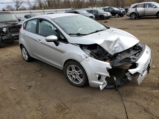 3FADP4EJ8JM101507 - 2018 FORD FIESTA SE SILVER photo 4