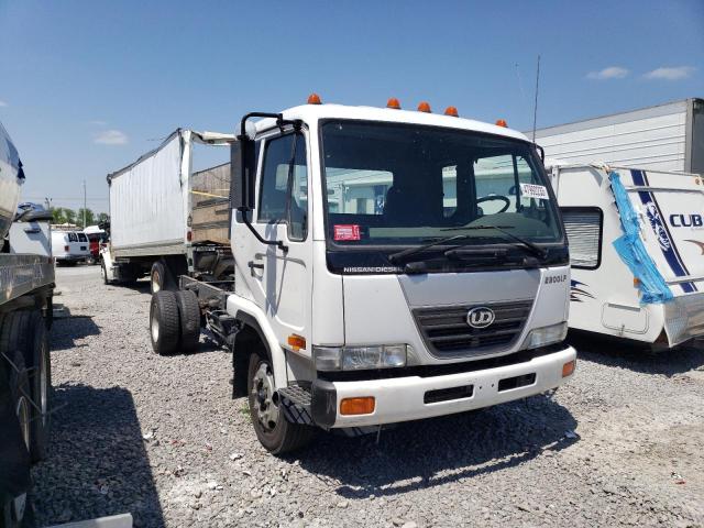 JNALC80H05AD50146 - 2005 NISSAN DIESEL UD2300 WHITE photo 4