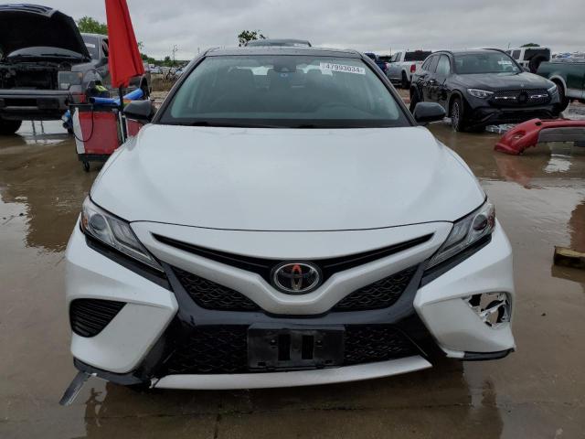 4T1B61HK7KU286388 - 2019 TOYOTA CAMRY XSE WHITE photo 5