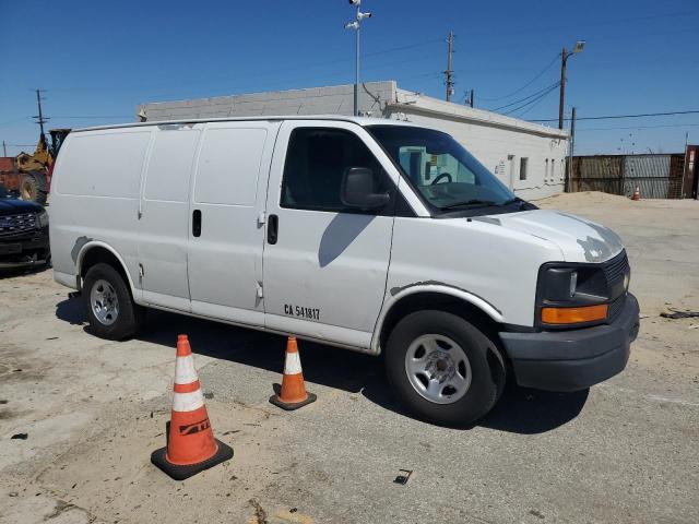 1GCFG15XX81186282 - 2008 CHEVROLET EXPRESS G1 WHITE photo 4