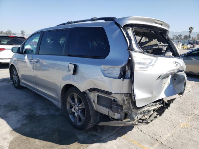 5TDXK3DC5GS706936 - 2016 TOYOTA SIENNA SE SILVER photo 2