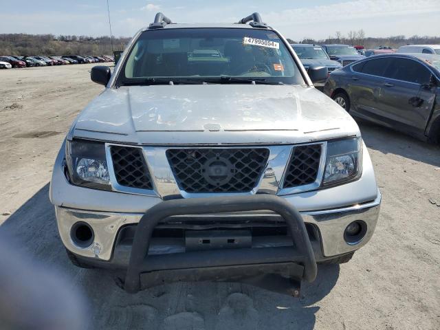 1N6AD07W15C405094 - 2005 NISSAN FRONTIER CREW CAB LE SILVER photo 5