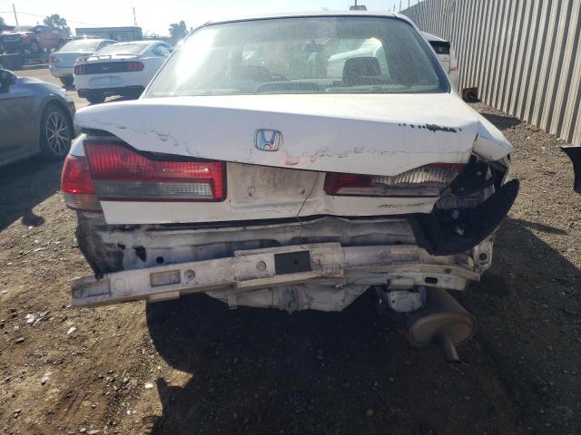 1HGCG65531A081167 - 2001 HONDA ACCORD LX WHITE photo 6