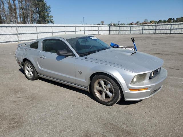 1ZVHT82H695116330 - 2009 FORD MUSTANG GT SILVER photo 4