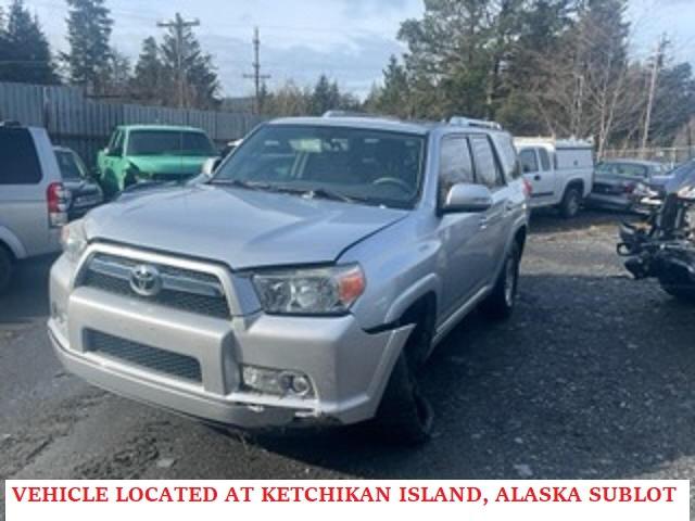 JTEBU5JR0D5147351 - 2013 TOYOTA 4RUNNER SR5 SILVER photo 2