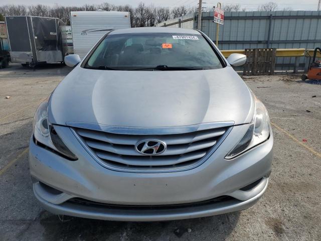 5NPEB4AC8CH447392 - 2012 HYUNDAI SONATA GLS SILVER photo 5