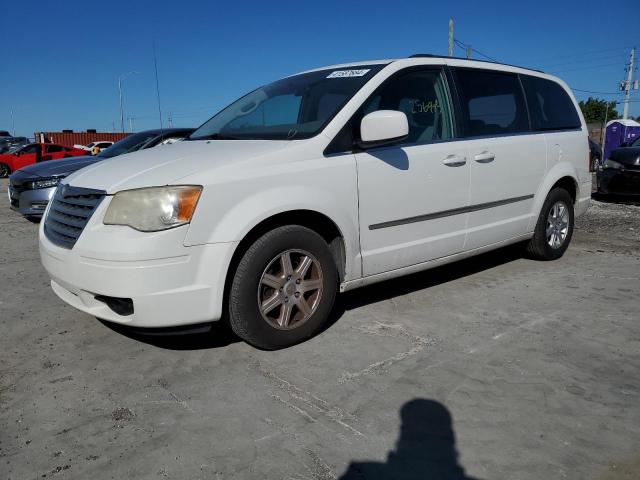 2A4RR5D10AR257223 - 2010 CHRYSLER TOWN & COU TOURING WHITE photo 1