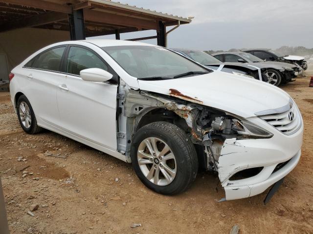 5NPEB4AC7DH649657 - 2013 HYUNDAI SONATA GLS WHITE photo 4