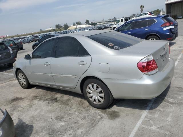 4T1BE32K95U013268 - 2005 TOYOTA CAMRY LE SILVER photo 2