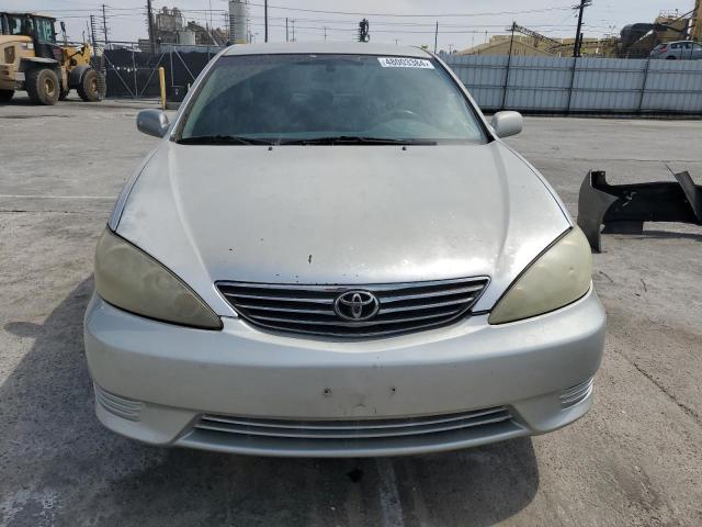 4T1BE32K95U013268 - 2005 TOYOTA CAMRY LE SILVER photo 5