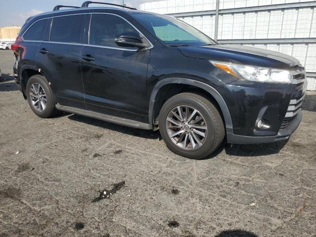 5TDKZRFH0HS522104 - 2017 TOYOTA HIGHLANDER SE BLACK photo 4