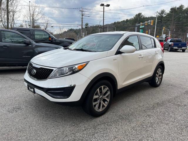 KNDPBCAC0G7855589 - 2016 KIA SPORTAGE LX WHITE photo 2