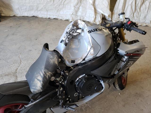 JS1GR7MA4P7100517 - 2023 SUZUKI GSX-R750 SILVER photo 9