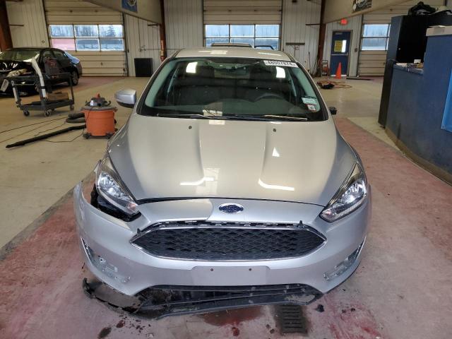 1FADP3F21GL211536 - 2016 FORD FOCUS SE SILVER photo 5