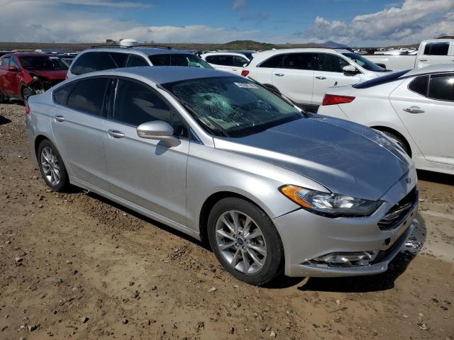 3FA6P0H79HR379427 - 2017 FORD FUSION SE SILVER photo 4